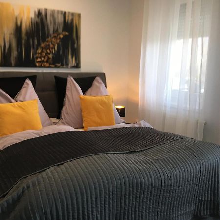 Home Apartment Шопрон Экстерьер фото