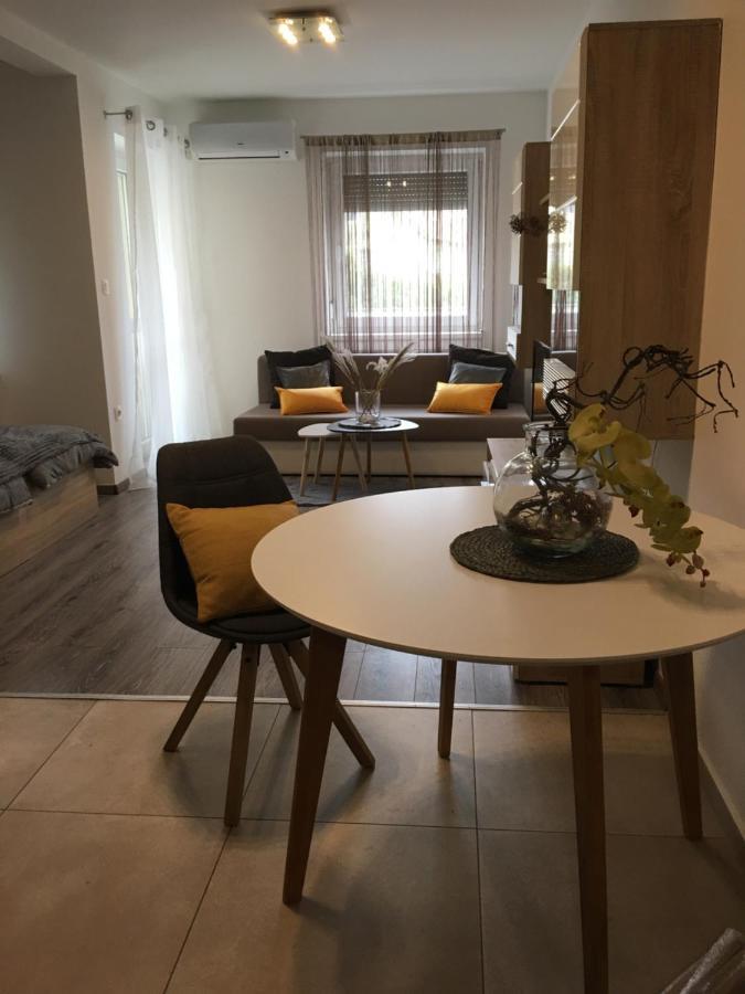 Home Apartment Шопрон Экстерьер фото