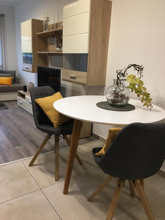 Home Apartment Шопрон Экстерьер фото
