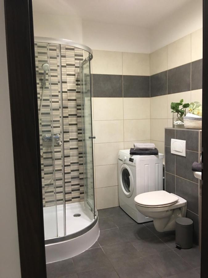 Home Apartment Шопрон Экстерьер фото